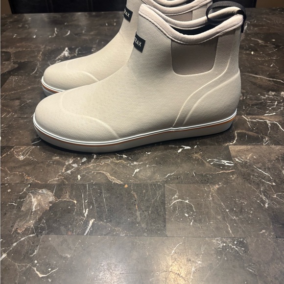 Men’s waterproof deck rain boots - Picture 3 of 5